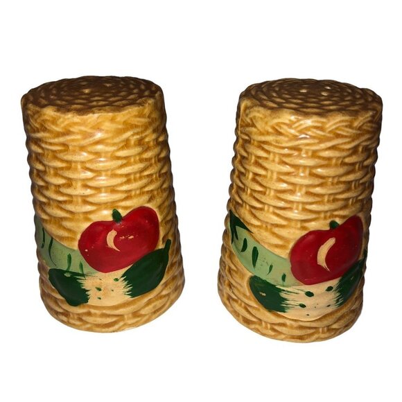 Vintage Salt & Pepper Japan Beige Basket Weave Wicker Fruit Vegetables 3.5" - Picture 1 of 11